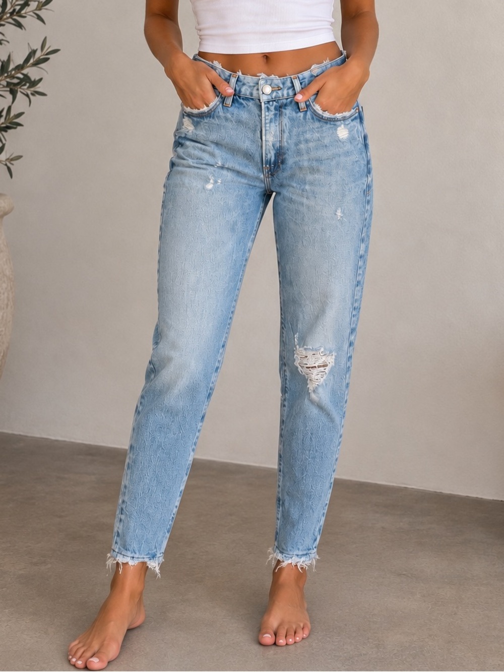 Good American Distressed Straight Leg Ankle Jeans Light Wash Frayed Hem 8/29